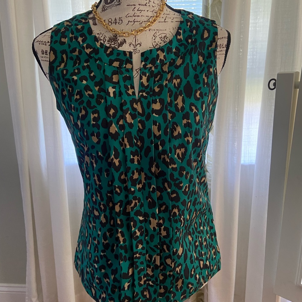Banana Republic leopard print sleeveless blouse XS